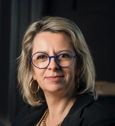 Native de la région, je propose une expertise immobilière locale et un accompagnement sans faille.