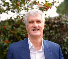 Présent depuis 1997 dans la région toulousaine, je propose une expertise dans la cession des Commerces et Entreprises et un accompagnement sans faille.