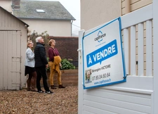 Native de la région, je vous propose mon expertise immobilière locale et un accompagnement personnalisé.