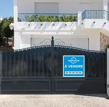 Native de la région, je propose une expertise immobilière locale et un accompagnement sans faille.