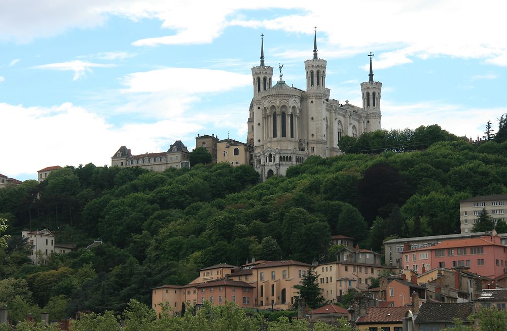 Natif de la région, je propose une expertise immobilière locale et un accompagnement sans faille.
