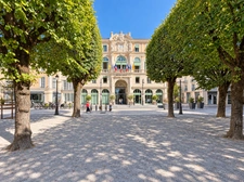 Place Royale à Pau : histoire, cadre de vie et immobilier.