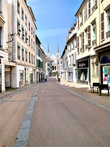 Rue des Cordeliers à Pau : histoire, cadre de vie et immobilier.