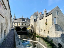 Conseillère immobilière indépendante à Bayeux – Spécialiste des biens de luxe, de charme et de caractère en Normandie