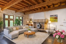 Ancré dans la région, je mets mon expertise du marché local et mon exigence d’accompagnement au service de vos projets immobiliers.