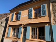 Installée dans la Vallée de Chevreuse depuis 30 ans, je propose une expertise immobilière locale et un accompagnement sans faille.
