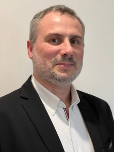 Natif de la région, je propose une expertise immobilière locale et un accompagnement sans faille.