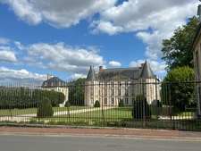Exerçant mon métier d'agent immobilier depuis 30 ans, je propose une expertise immobilière locale et un accompagnement sans faille.