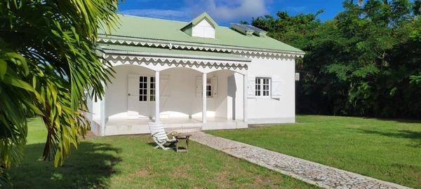 Investir dans l'immobilier en Guadeloupe ou en métropole ?