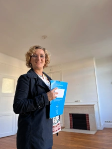 Professionnelle de l'immobilier à Airion, spécialisée dans l'accompagnement personnalisé des projets immobiliers.