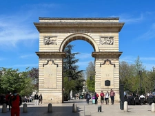 Dijonnais d'origine et amoureux de ma ville, je propose une expertise immobilière locale et un accompagnement sans faille.