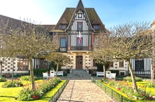 Le printemps s’invite à Deauville.