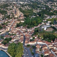 Marché immobilier Saintes 2026 : prix au m² et tendances