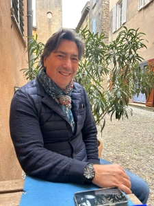 Conseiller immobilier passionné et dédié à la réussite de votre projet sur la Côte d'Azur, je mets à votre service mon expertise, ma réactivité et ma disponibilité pour répondre à vos attentes avec la plus grande attention.