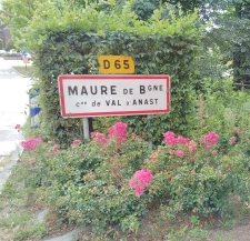 Natif de la région, je propose une expertise immobilière locale et un accompagnement sans faille.