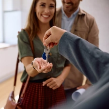Conseillère immobilier à Cestas, j’accompagne vos projets d’achat et de vente, de l’estimation de votre bien jusqu’à la signature
