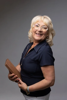 Native de la région, je propose une expertise immobilière locale et un accompagnement sans faille.