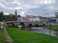 Bien enraciné dans ma région, je propose une expertise immobilière locale et un accompagnement sans faille.