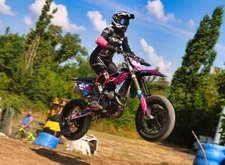 Supermotard : Bataille épique sous la pluie à St-Amand-Montrond