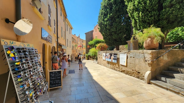 Bormes-les-Mimosas (83230) : : Immobilier et Art de vivre
