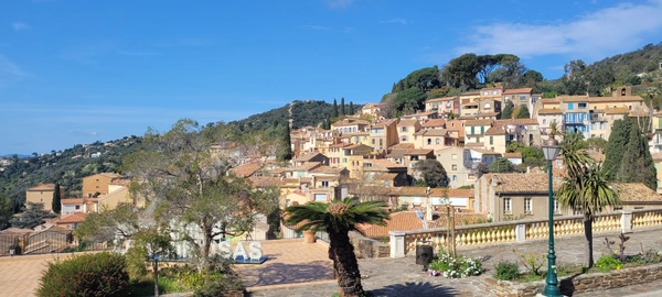 Bormes-les-Mimosas (83230) : : Immobilier et Art de vivre