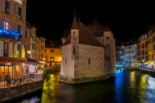 Le Marché Immobilier à Annecy (74000) : Une Valeur Refuge d'Exception