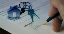 Natif de la région, je propose une expertise immobilière locale et un accompagnement sans faille.