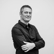 Natif de la région, je propose une expertise immobilière locale et un accompagnement sans faille.