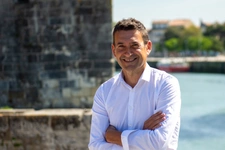 Spécialiste du VIAGER en Nouvelle Aquitaine et en transactions traditionnelles autoochelle, je vous accompagne dans la réalisation de votre projet de l'estimation jusqu'à l'acte authentique, par la mise en place d'une stratégie sur mesure et efficace en 100 jours.