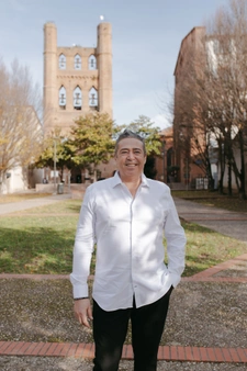 Installé depuis plus de 10 ans à Villefranche de Lauragais, je suis un professionnel de l’immobilier, expert reconnu de la transaction, qui a accompagné aujourd’hui plus de 300 familles, dans la vente et l'achat de leur bien immobilier  J’inscris mon travail dans une relation de confiance et suis à l'écoute des besoins des acheteurs et vendeurs. Les relations clients sont comme des mariages, on se choisit mutuellement, on se dit tout en toute transparence et on avance main dans la main jusqu’au succès du projet.   Avec moi tout est digital : visites virtuelles, signature électronique, bon de visite dématérialisé… pas de paperasse inutile mais toujours avec un contact humain. Alors parlons ensemble de vos projets !