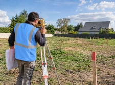 Bornage d'un terrain : pourquoi et comment le faire réaliser