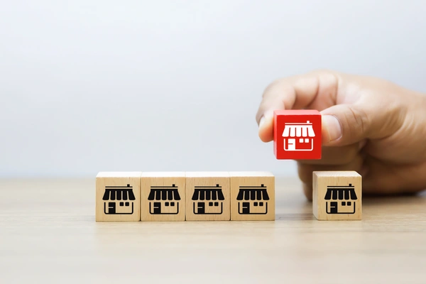 Franchisé ou indépendant : Quel modèle choisir pour votre activité commerciale ?