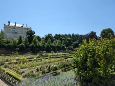 Implantée dans la région depuis de nombreuses années, je propose une expertise immobilière locale et un accompagnement adapté à vos besoins.