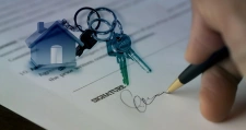 Exclusivité ou mandat simple : quel choix pour vendre au meilleur prix ?