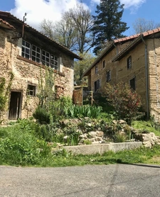 Installée dans la région depuis de nombreuses années, je propose une expertise immobilière locale et un accompagnement sans faille.