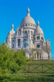 Parisienne depuis de longues années, je propose une expertise immobilière et un accompagnement sans faille.