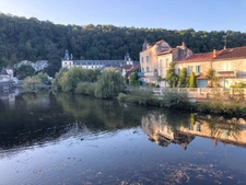 Natif de la région, je propose une expertise immobilière locale et un accompagnement sans faille.