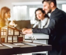 Natif de la région, je propose une expertise immobilière locale et un accompagnement sans faille.