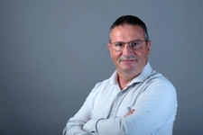 Natif de la région, je propose une expertise immobilière locale et un accompagnement sans faille.