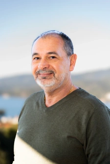 Natif de la région, je propose une expertise immobilière locale et un accompagnement sans faille.