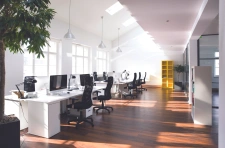 Conseiller immobilier, je vous accompagne à chaque étape de vos projets, qu’il s’agisse d’une acquisition ou d’une vente, dans l’immobilier traditionnel ou professionnel (fonds de commerce, entreprise ou murs commerciaux).