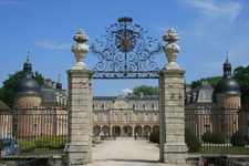 Authumes