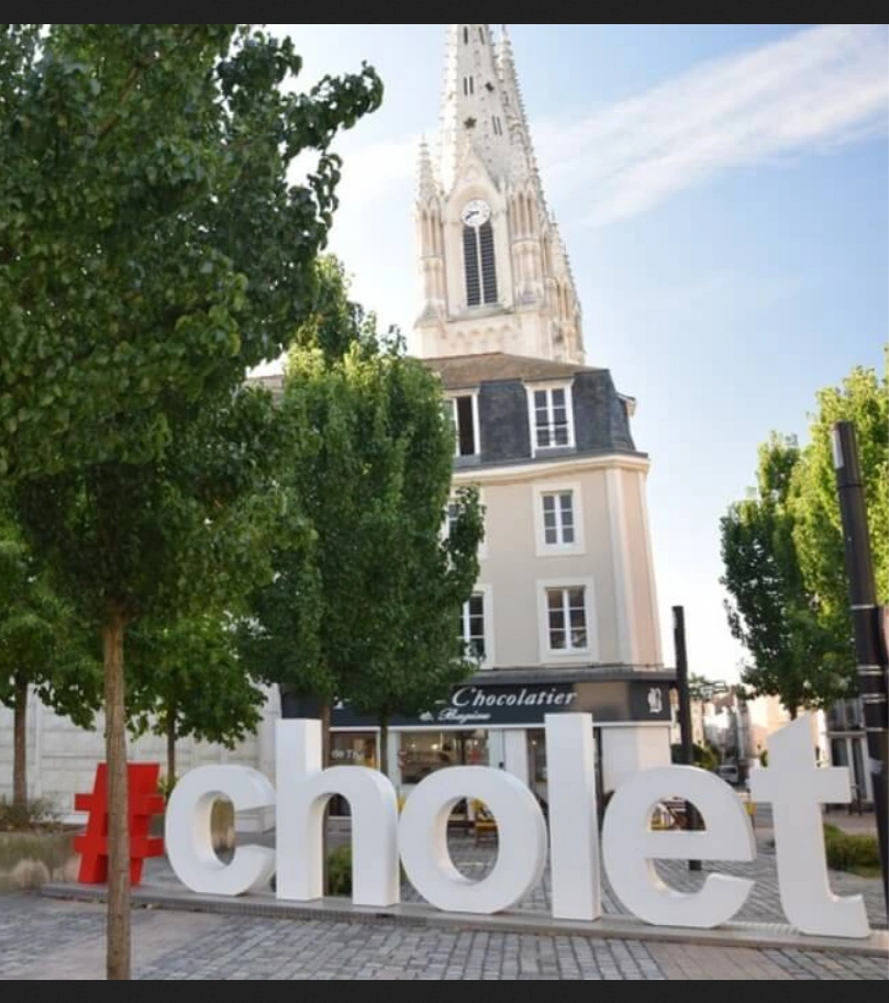 Natif de la région, je propose une expertise immobilière locale et un accompagnement sans faille.