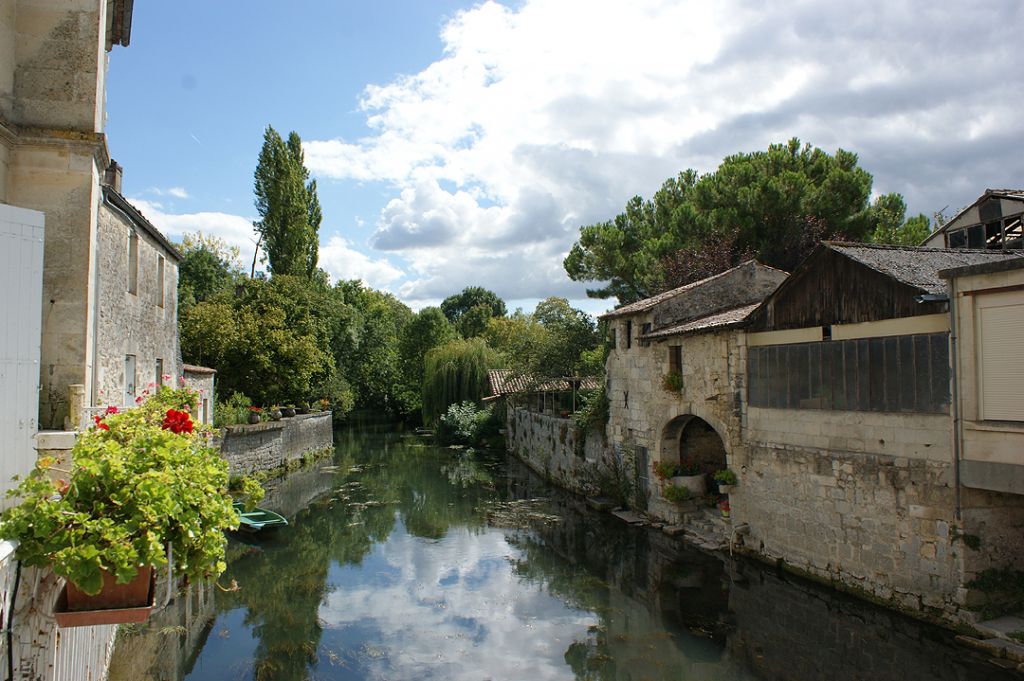 Contact Laurie PETIOT, your Optimhome real estate consultant in Pérignac