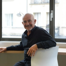 Natif de Toulon, je propose une expertise immobilière locale et un accompagnement sans faille.