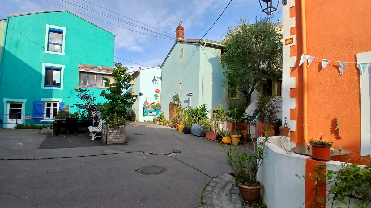 Trentemoult, le quartier coloré de Rezé, au sud de Nantes