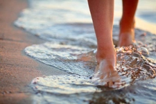Marcher dans l'eau de mer , les bienfaits