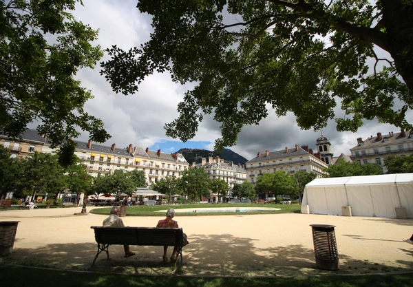Le Marché de Noël de Grenoble : Magie et Traditions au Cœur de la Ville
