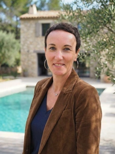 Ventes traditionnelles ou ventes en viager, je vous propose une expertise immobilière locale et un accompagnement sans faille.