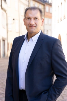 Natif de la région, je propose une expertise immobilière locale et un accompagnement sans faille.